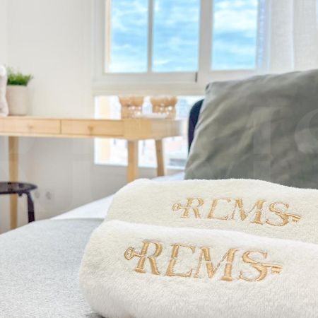 Sunlit & Fresh Apartment - Center By Rems マラガ エクステリア 写真