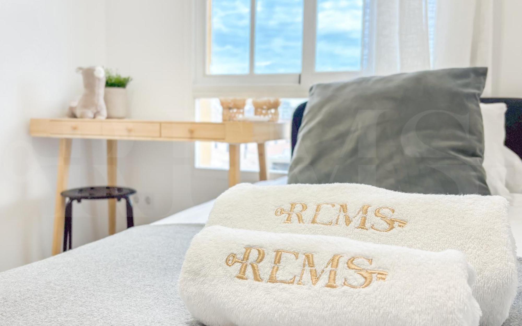 Sunlit & Fresh Apartment - Center By Rems マラガ エクステリア 写真